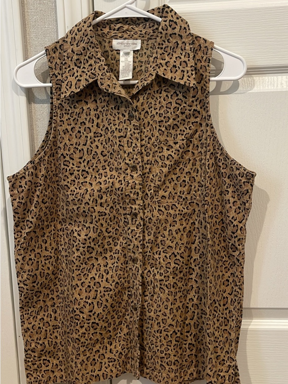 Jones New York Brown Leopard Print Sleeveless Button-Down Shirt